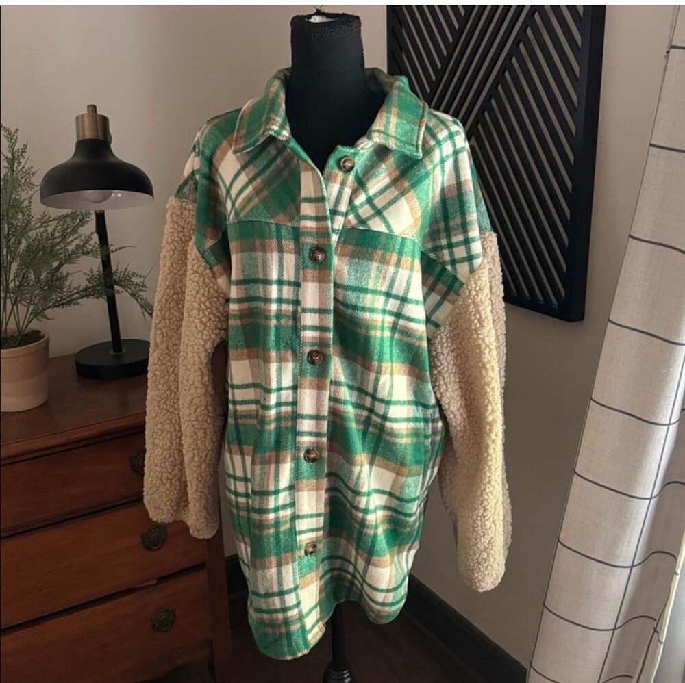 Davi & Dani Green Plaid Fuzzy Sleeve Button Shacket Jacket M (e)